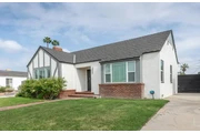 $2400 : 3 Bed 2 Bath House in Gardena thumbnail