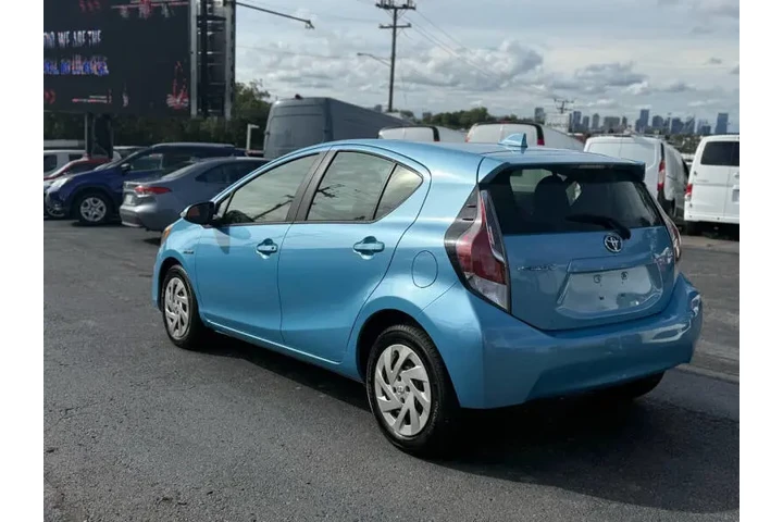 $10995 : 2016 Prius c One image 9