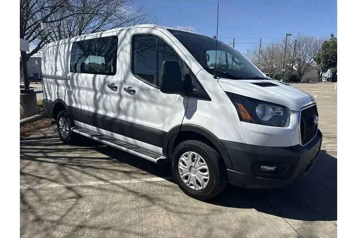 $33900 : Ford Transit 2024 250 3dr SW image 9
