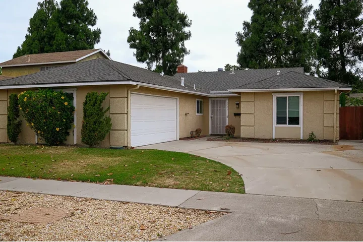 $1500 : Anaheim - Available Now image 1