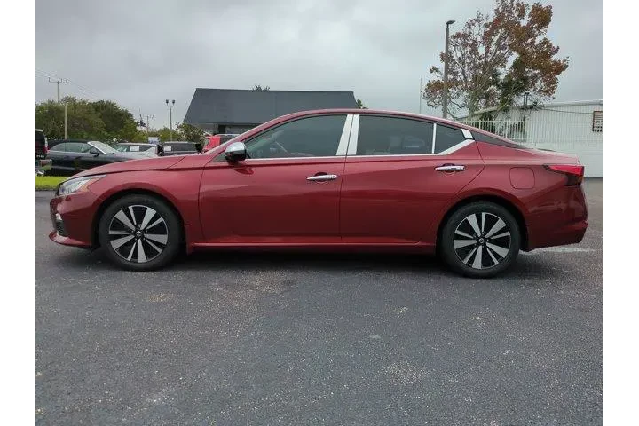 $17988 : Nissan Altima 2021 2.5 SV 4d image 7