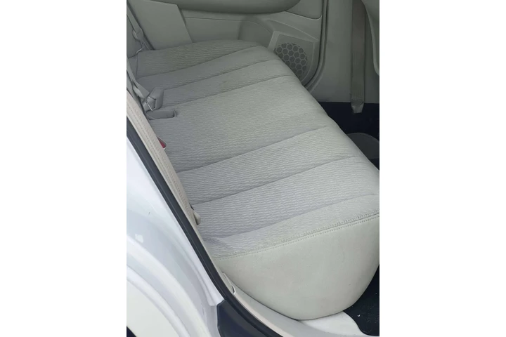$4000 : Subaru Legacy 2.5 2011 image 4