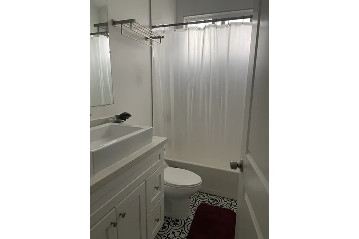 $1100 : Rento Cuarto en Bell Garden image 2