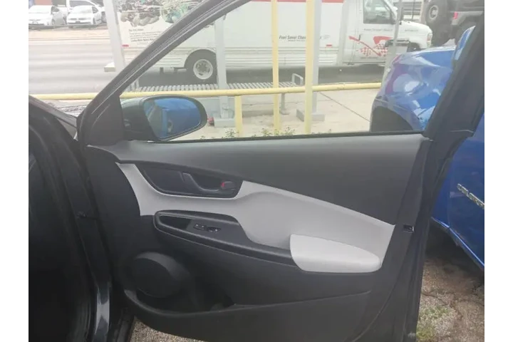 $13800 : 2022 Kona SEL image 3