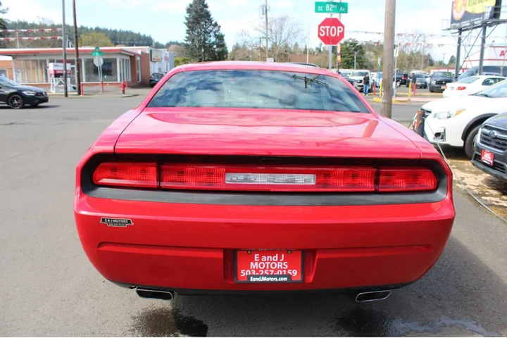 $13995 : 2013 Challenger 2dr Cpe SXT image 6