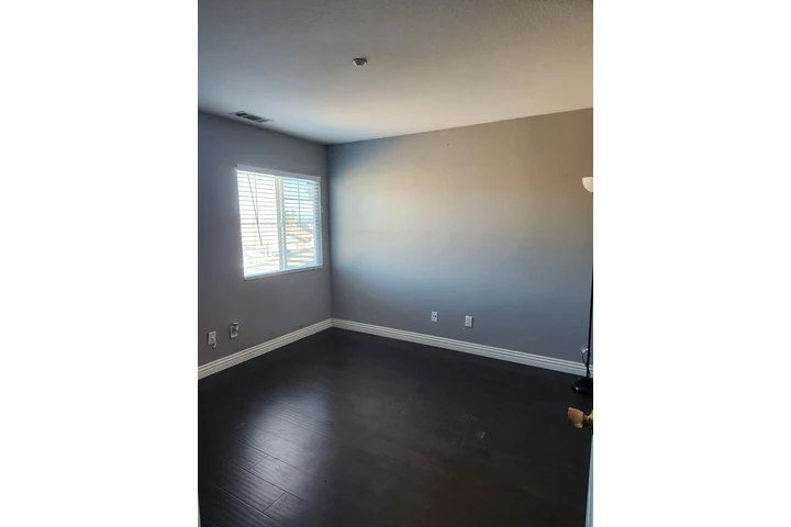 $750 : FONTANA- CUARTO DE RENTA image 2