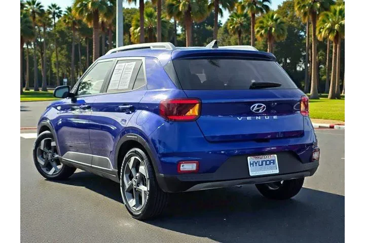 $17895 : Hyundai VENUE 2022 Limited 4 image 7