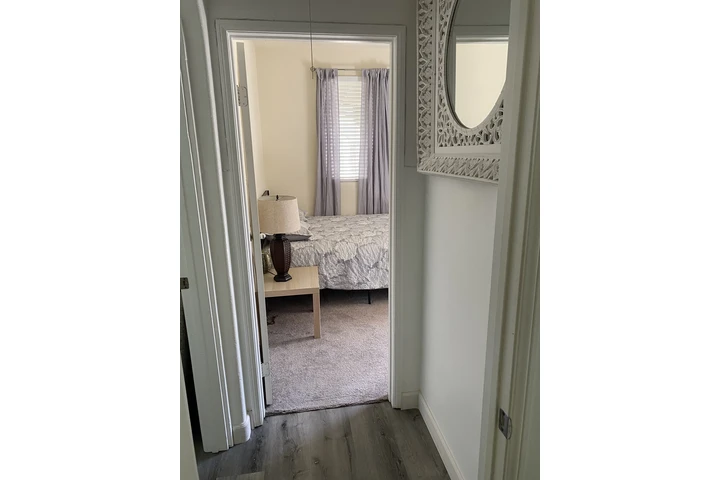 $1000 : Se Renta Cuarto y baño image 2