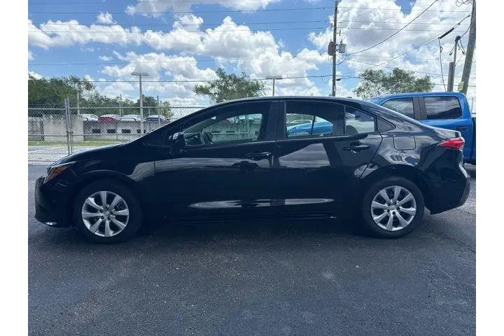 $23495 : Toyota Corolla 2026 LE 4dr S image 2