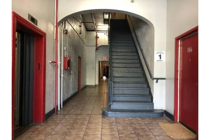 $1345 : 744 Beacon Ave Los Angeles image 10