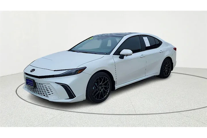 $39967 : Toyota Camry 2026 SE 4dr Sed image 3
