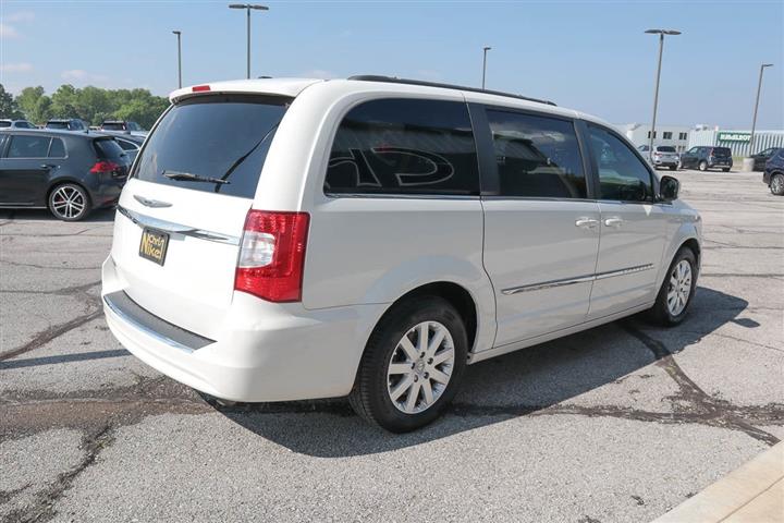 $10949 : 2013 Town & Country Touring image 4