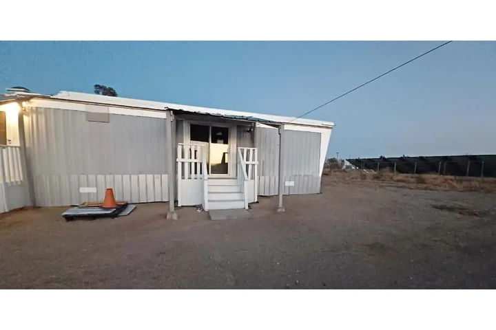 $1800 : MOBILE HOME FOR RENT (PHELAN) image 1