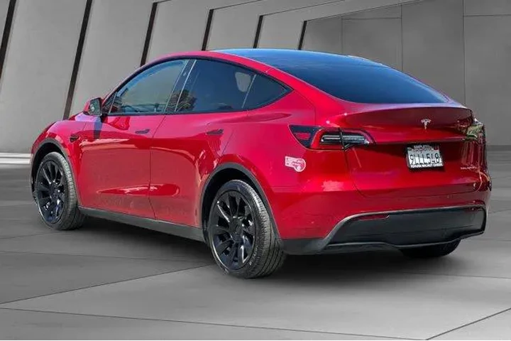 $33300 : Tesla Model Y 2024 AWD Long image 10
