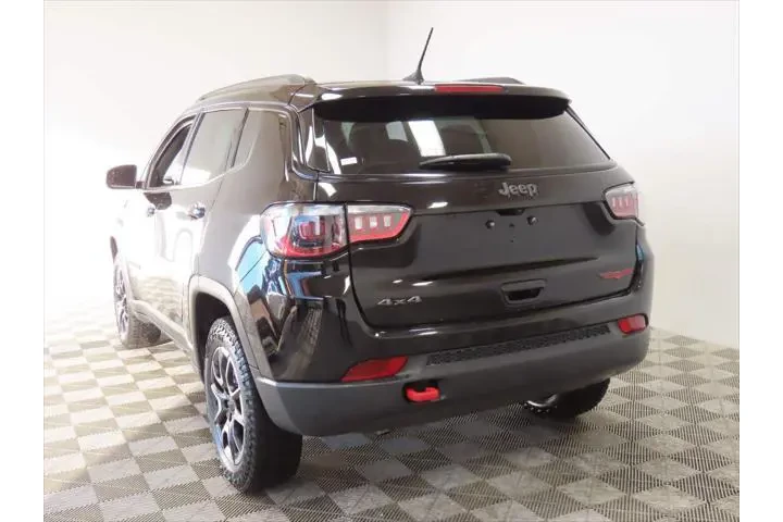 $22421 : Jeep Compass 2024 4x4 Trailh image 3