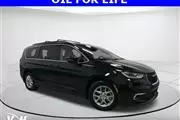 Pre-Owned 2022 Pacifica Touri en Milwaukee