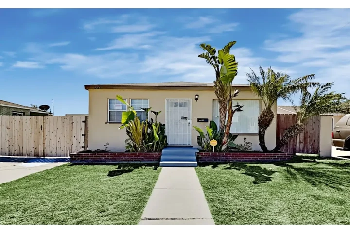 $2660 : Available 3Bed 1Bat in LA image 3