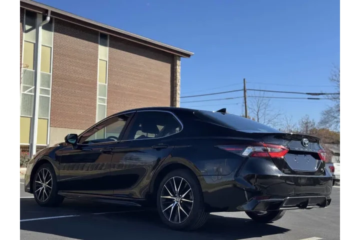 $14999 : 2021 Camry SE image 6