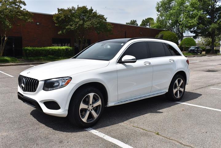 2016 Mercedes-Benz GLC 300 image 1