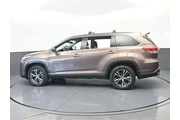 $17891 : Toyota Highlander 2019 LE 4d thumbnail