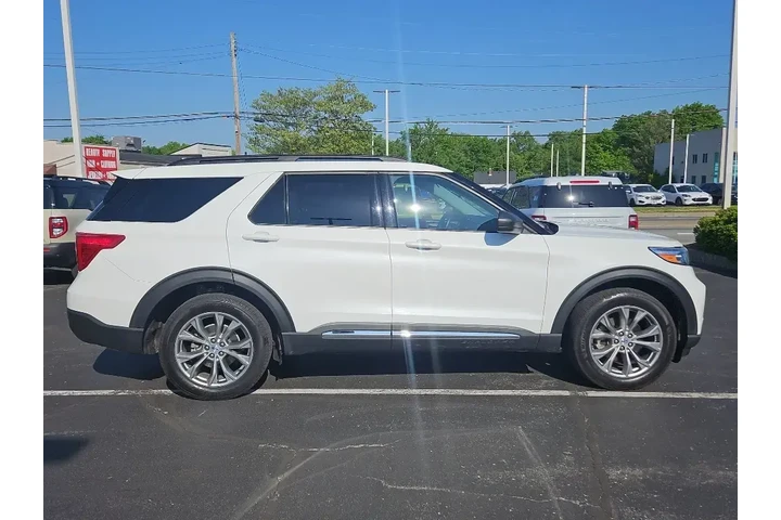 $33706 : Ford Explorer 2023 AWD XLT 4 image 7