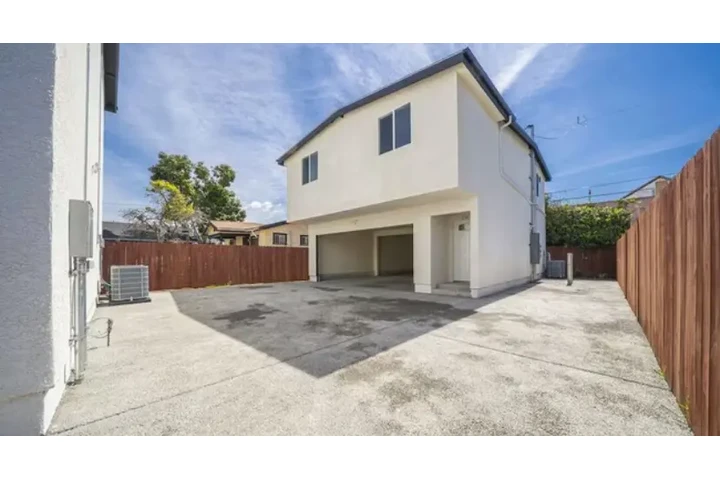 $1450 : 1Bed/1Bath Apartment in LA image 3