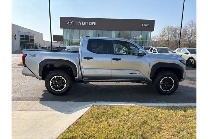 $39872 : Toyota Tacoma 2024 4x4 SR5 4 image 9