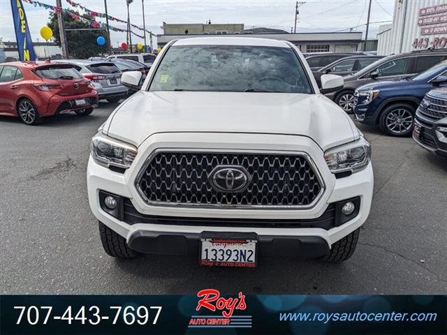 $32995 : 2018 Tacoma SR5 V6 4WD Truck image 5