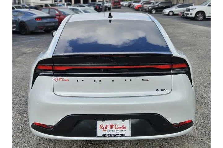 $33400 : Toyota Prius 2026 Nightshade image 4