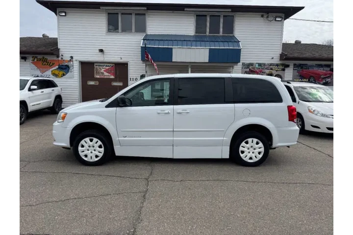 $14990 : 2015 Grand Caravan SE image 2