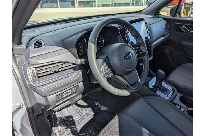 $36985 : Subaru Forester 2025 AWD Lim image 6