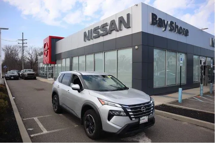 $23257 : Nissan Rogue 2025 AWD SV 4dr image 2