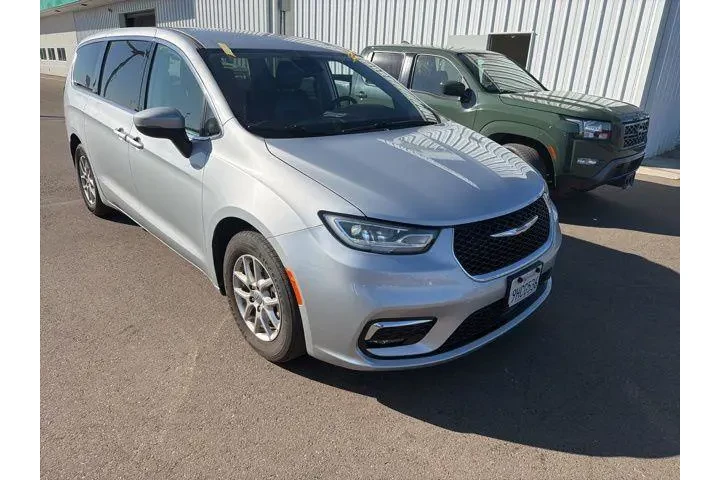 $23900 : Chrysler Pacifica 2023 Touri image 1