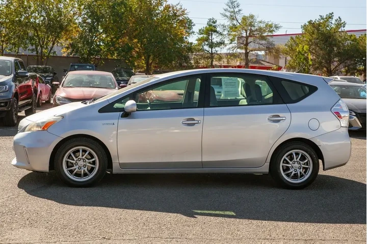 $9950 : 2012 Prius v Two image 8