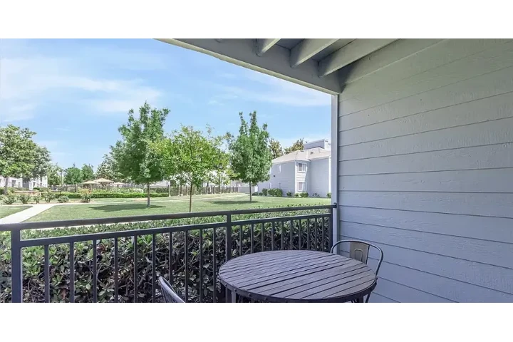 $1785 : Apartments for rent image 2