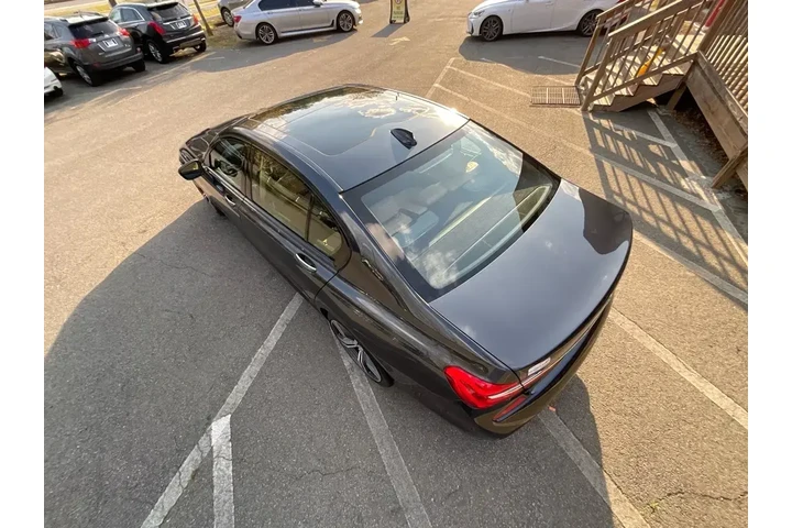 $17985 : BMW 7 Series 2016 740i 4dr S image 9