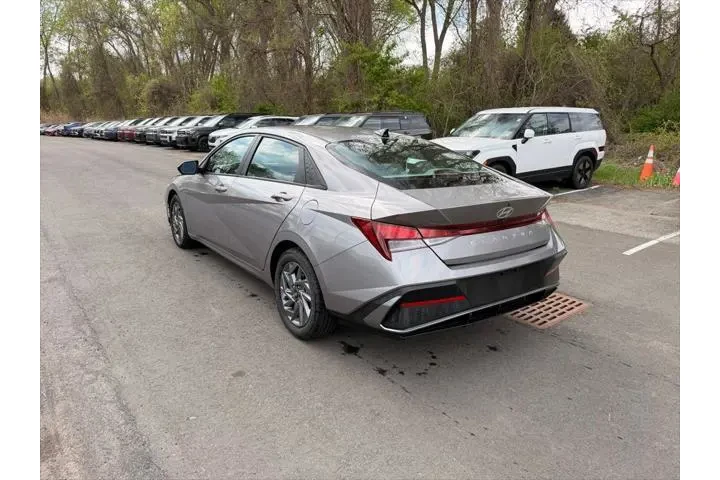 $18900 : Hyundai ELANTRA 2024 SEL 4dr image 6
