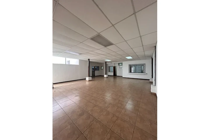 $3300 : Casa para Oficinas en Alquiler image 2