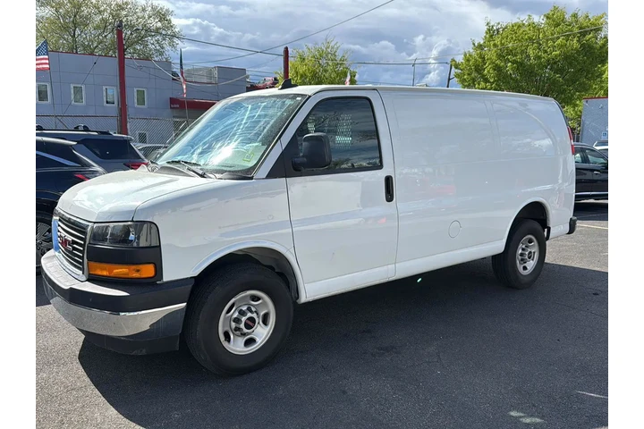 $28990 : GMC Savana 2023 2500 3dr Car image 2