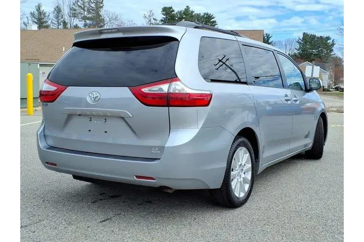 $12999 : Toyota Sienna 2015 AWD LE 7- image 3