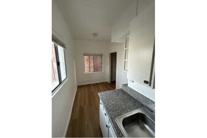 $1600 : Koreatown Se Renta Estudio image 3