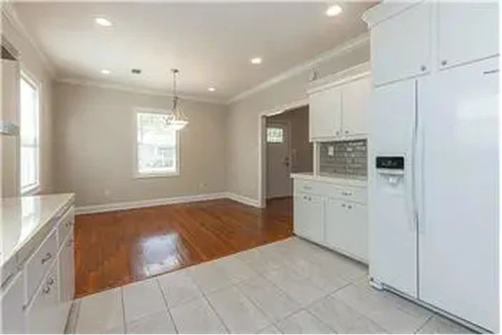 $850 : Rental property with 2 bedro image 9
