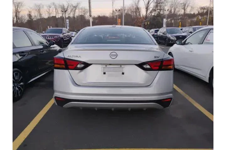 $17000 : Nissan Altima 2023 2.5 SV 4d image 5