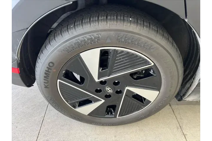 $37990 : Hyundai IONIQ 5 2025 AWD SE image 9