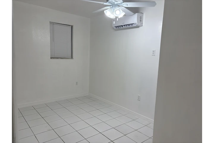 $1300 : Se renta efficiency image 3