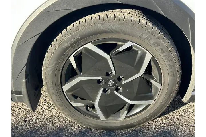 $19995 : Hyundai IONIQ 5 2022 SE 4dr image 4