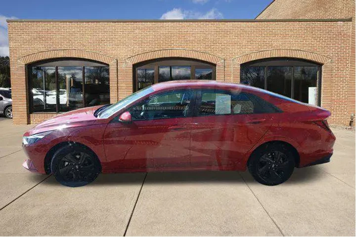$19800 : Hyundai ELANTRA 2022 SEL 4dr image 7