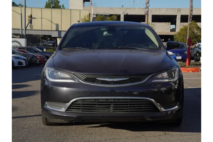 $8812 : Chrysler 200 2017 Limited 4d image 6