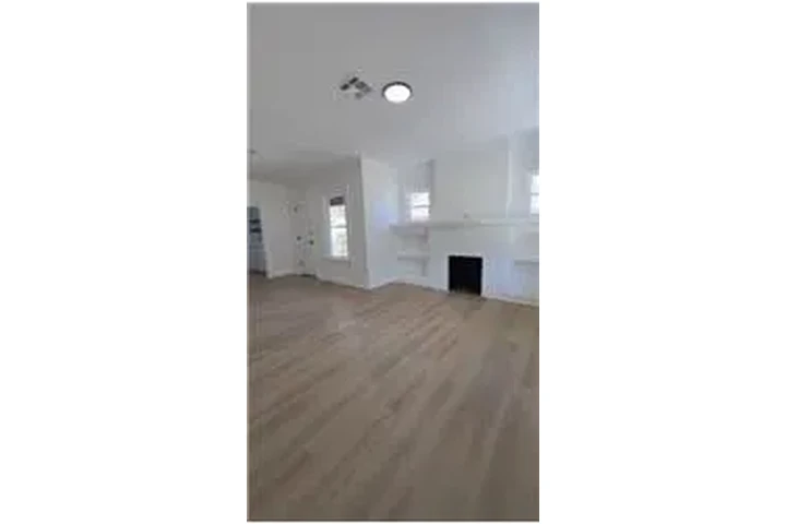 $1250 : Rental property with 2 bedro image 2