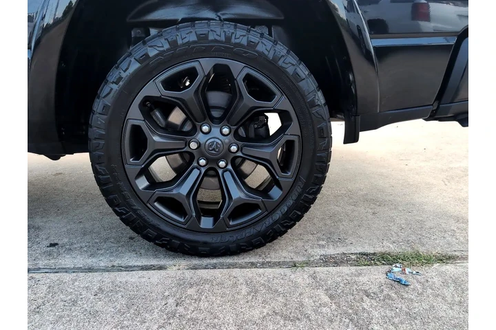 $32995 : 2020 RAM 1500 image 9